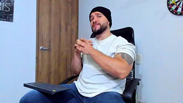 Snapshot of AndrewDiaz chatting on 10-11-25, 04:12 AndrewDiaz online show from 10-11-25, 04:12