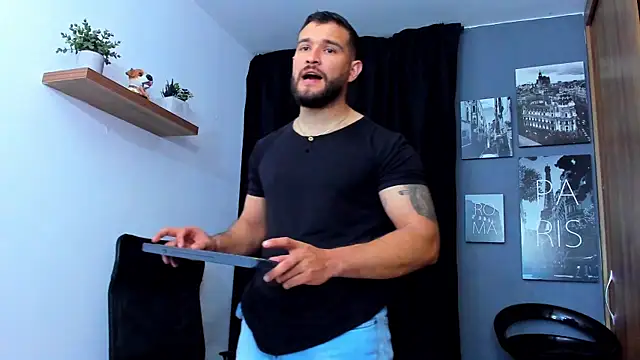 Snapshot of AndrewDiaz chatting on 10-30-25, 04:36 AndrewDiaz online show from 10-30-25, 04:36