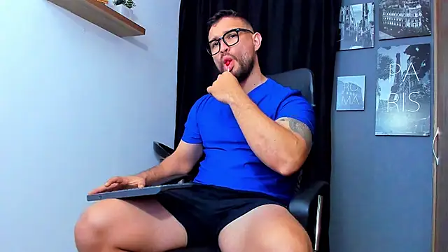 Snapshot of AndrewDiaz chatting on 11-18-25, 06:29 AndrewDiaz online show from 11-18-25, 06:29