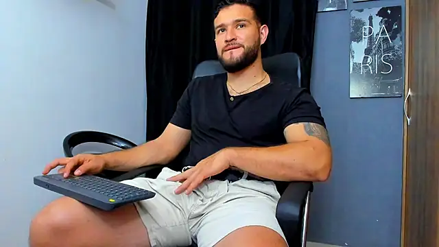 Snapshot of AndrewDiaz chatting on 12-23-25, 06:22 AndrewDiaz online show from 12-23-25, 06:22