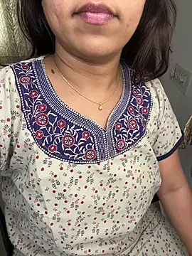 Snapshot of kannadatelugugirl chatting on 12-18-24, 10:08 kannadatelugugirl online show from 12-18-24, 10:08