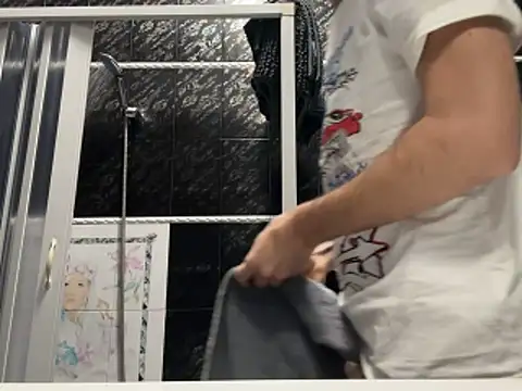 Snapshot of Drogon1000 chatting on 12-13-25, 08:58 Drogon1000 online show from 12-13-25, 08:58