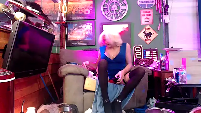 Snapshot of Brooke-lynn chatting on 02-09-25, 10:42 Brooke-lynn online show from 02-09-25, 10:42