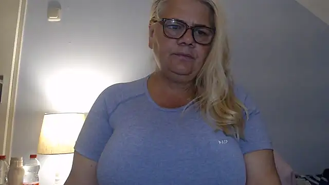 hotladymoon online show from 07-27-26, 07:10