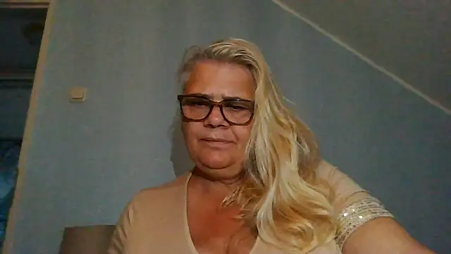 hotladymoon online show from 07-30-26, 06:07