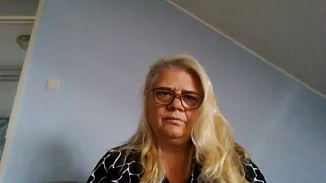 hotladymoon online show from 08-01-26, 09:52