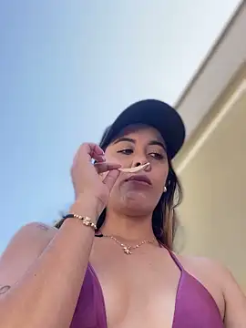 Snapshot of Emilia_Bakerr chatting on 01-18-25, 04:21 Emilia Bakerr online show from 01-18-25, 04:21