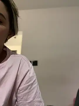 Snapshot of Emilia_Bakerr chatting on 02-20-25, 06:24 Emilia Bakerr online show from 02-20-25, 06:24