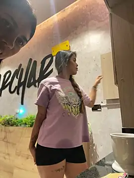 Snapshot of Emilia_Bakerr chatting on 02-28-25, 06:31 Emilia Bakerr online show from 02-28-25, 06:31