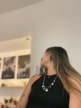 Snapshot of Emilia_Bakerr chatting on 03-13-25, 06:01 Emilia Bakerr online show from 03-13-25, 06:01