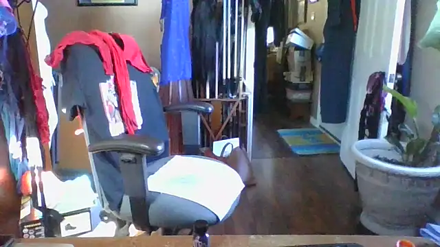 Snapshot of Daremeknot chatting on 10-13-25, 05:13 Daremeknot online show from 10-13-25, 05:13