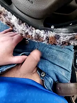 Snapshot of Dut421@xh chatting on 02-14-26, 12:35 Dut421xh online show from 02-14-26, 12:35