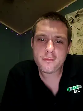 Snapshot of Dut421@xh chatting on 03-08-26, 01:03 Dut421xh online show from 03-08-26, 01:03