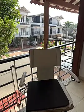 Snapshot of MrsFoucher chatting on 01-12-25, 08:03 MrsFoucher online show from 01-12-25, 08:03