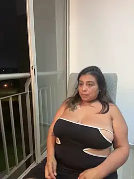 Snapshot of MrsFoucher chatting on 03-06-25, 01:05 MrsFoucher online show from 03-06-25, 01:05