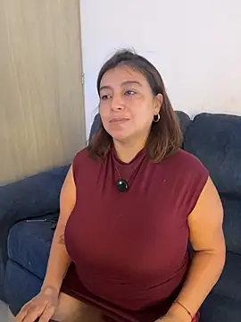 Snapshot of MrsFoucher chatting on 11-28-25, 01:25 MrsFoucher online show from 11-28-25, 01:25