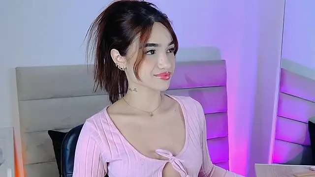 Snapshot of AllieEvans chatting on 01-28-25, 10:56 AllieEvans online show from 01-28-25, 10:56