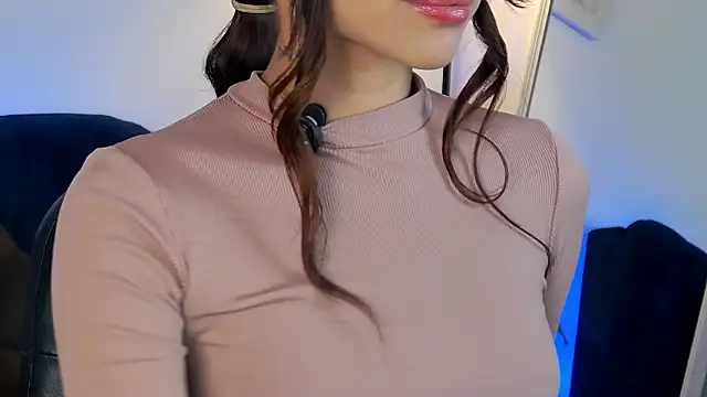 Snapshot of AllieEvans chatting on 03-14-26, 09:53 AllieEvans online show from 03-14-26, 09:53