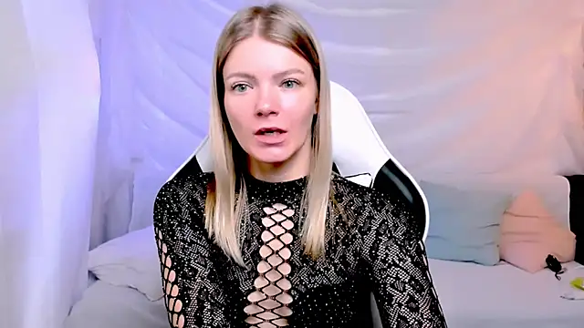 Snapshot of Lily_Daviss chatting on 11-24-25, 02:11 Lily Daviss online show from 11-24-25, 02:11