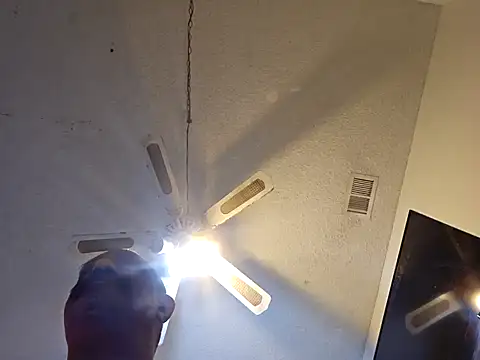 Snapshot of anyway2cum chatting on 01-16-25, 01:04 anyway2cum online show from 01-16-25, 01:04