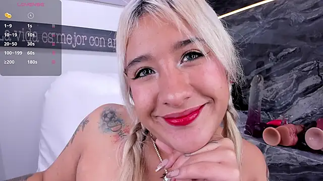 Snapshot of miss_danika chatting on 12-27-24, 02:12 miss danika online show from 12-27-24, 02:12