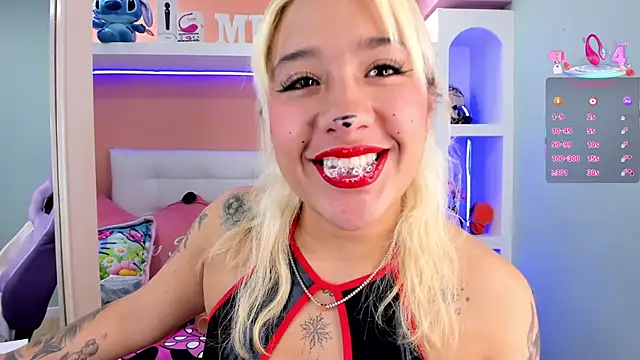 Snapshot of miss_danika chatting on 03-10-25, 11:53 miss danika online show from 03-10-25, 11:53