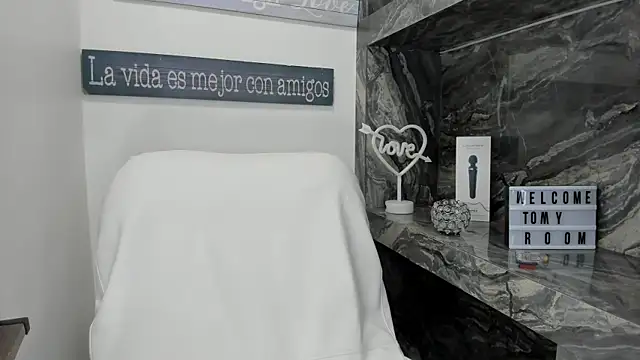 Snapshot of miss_danika chatting on 09-29-25, 11:04 miss danika online show from 09-29-25, 11:04