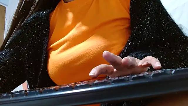 Snapshot of lupita84 chatting on 12-15-25, 10:58 lupita84 online show from 12-15-25, 10:58