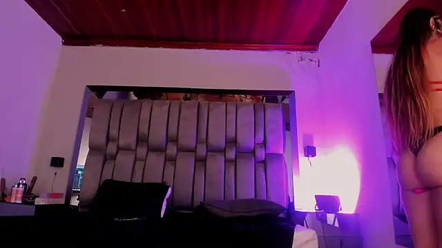 Snapshot of NikkySmiith chatting on 05-11-26, 04:04 NikkySmiith online show from 05-11-26, 04:04