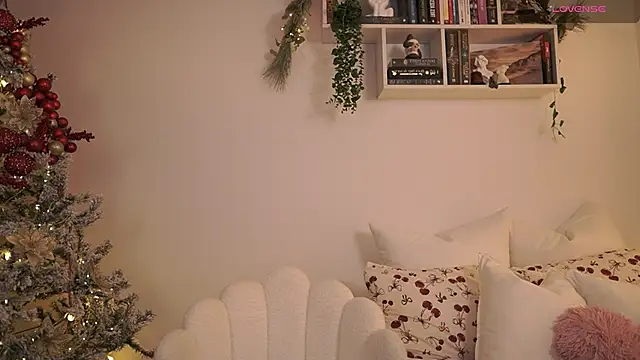 Snapshot of EmilyxRose_- chatting on 12-17-24, 07:15 EmilyxRose - online show from 12-17-24, 07:15
