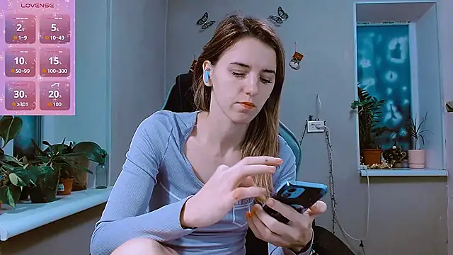 Snapshot of RosaJil chatting on 12-21-25, 02:35 RosaJil online show from 12-21-25, 02:35