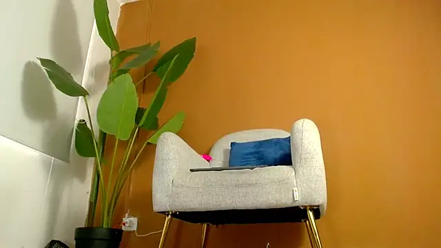 Snapshot of Sara_ow chatting on 07-28-26, 07:39 Sara ow online show from 07-28-26, 07:39