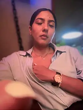 Snapshot of MarianaBenz chatting on 02-28-25, 01:37 MarianaBenz online show from 02-28-25, 01:37