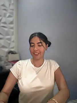 Snapshot of MarianaBenz chatting on 03-09-25, 03:01 MarianaBenz online show from 03-09-25, 03:01