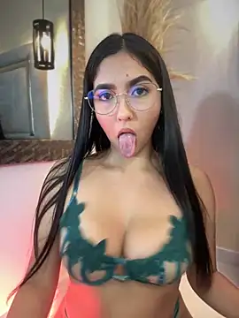 Snapshot of MarianaBenz chatting on 03-21-25, 03:33 MarianaBenz online show from 03-21-25, 03:33