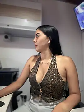 Snapshot of MarianaBenz chatting on 09-23-25, 11:35 MarianaBenz online show from 09-23-25, 11:35