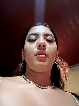 Snapshot of MarianaBenz chatting on 10-20-25, 12:00 MarianaBenz online show from 10-20-25, 12:00