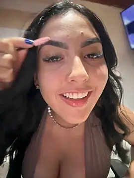 Snapshot of MarianaBenz chatting on 10-31-25, 11:17 MarianaBenz online show from 10-31-25, 11:17