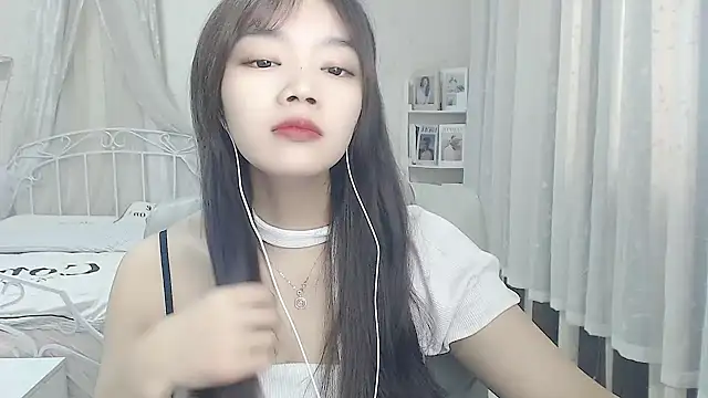 Snapshot of Jenny-Z chatting on 12-02-25, 02:17 Jenny-Z online show from 12-02-25, 02:17