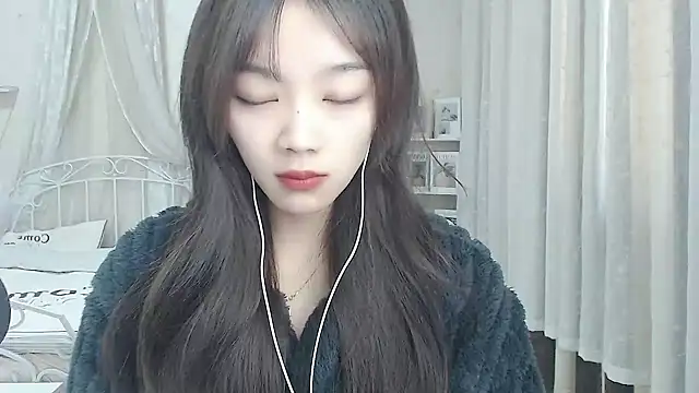 Snapshot of Jenny-Z chatting on 12-15-25, 02:05 Jenny-Z online show from 12-15-25, 02:05