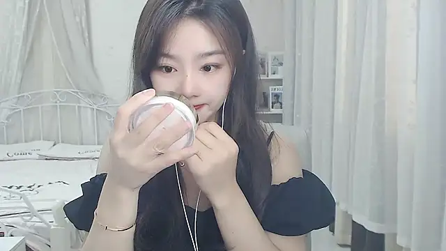 Snapshot of Jenny-Z chatting on 05-03-26, 01:44 Jenny-Z online show from 05-03-26, 01:44