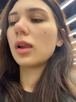 QuitieLia online show from 12-02-24, 08:19