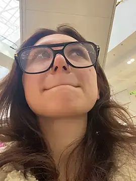 QuitieLia online show from 12-08-24, 08:20