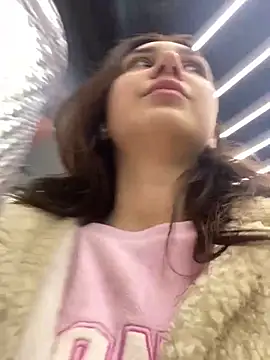 QuitieLia online show from 12-08-24, 03:13