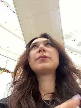 QuitieLia online show from 12-12-24, 08:14