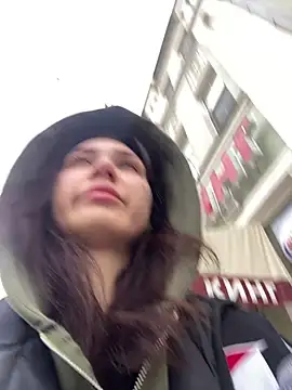 QuitieLia online show from 12-17-24, 08:12