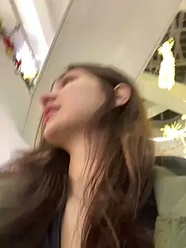 QuitieLia online show from 12-17-24, 03:17