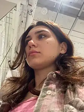 QuitieLia online show from 12-27-24, 08:35