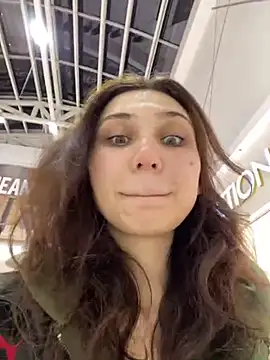 QuitieLia online show from 01-20-25, 03:18