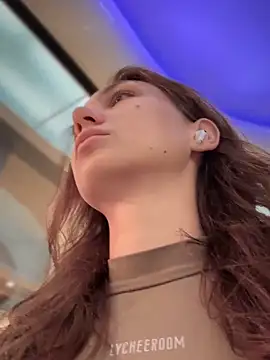 QuitieLia online show from 09-13-25, 08:14